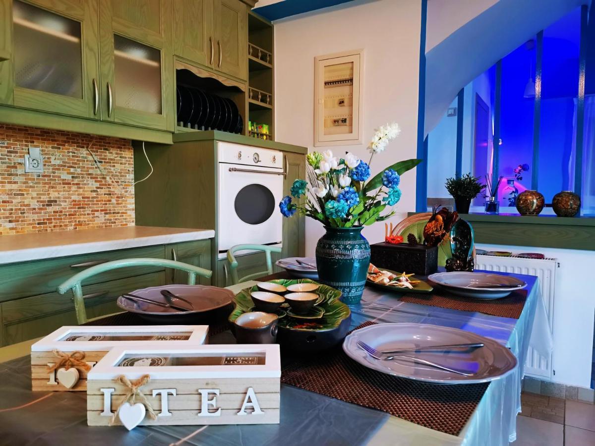 Sicci Villa Near The Airport & Sea Атина Екстериор снимка